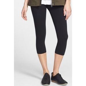 Nordstrom “Go To” Capri Leggings